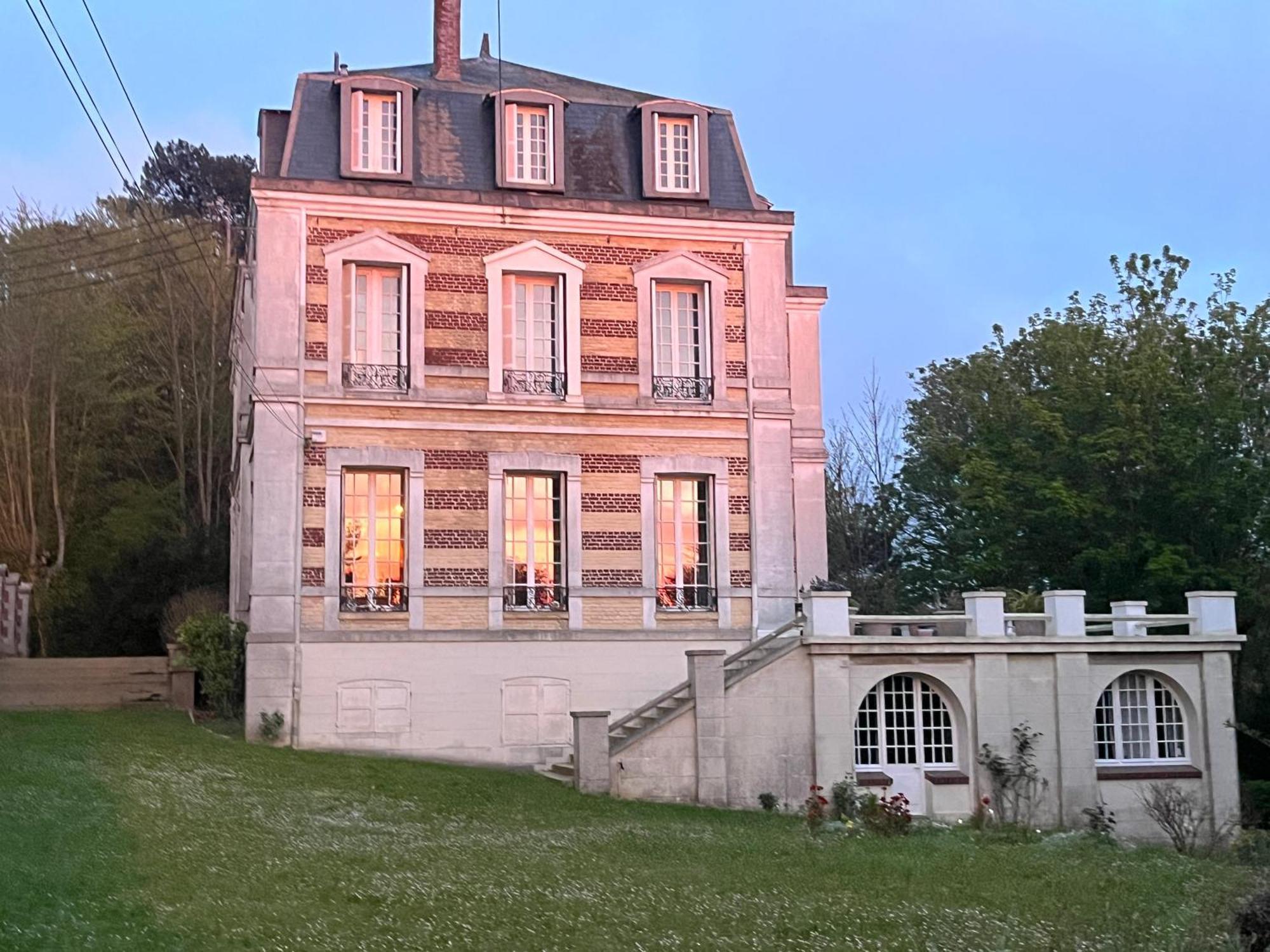 Suite Avec Grande Terrasse Et Parc - Gite Classe 4 Etoiles Étretat Exteriör bild